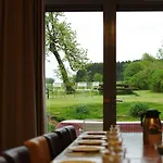 Ardennest Nyaraló *